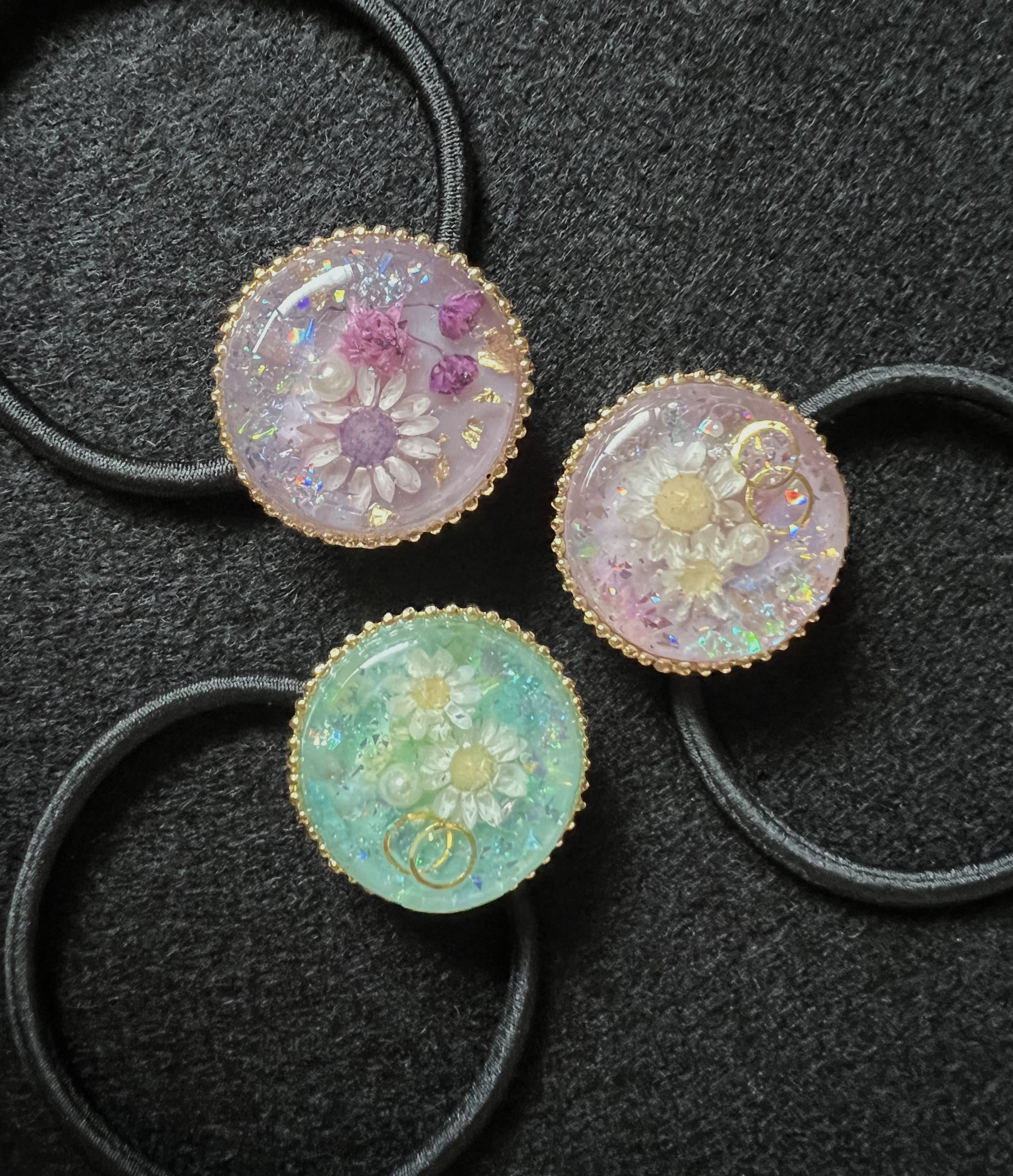 夏色フラワーレジンヘアゴム ポニーフック変更可能。 夏色フラワーレジンヘアゴム ポニーフック変更可能。 夏色フラワー