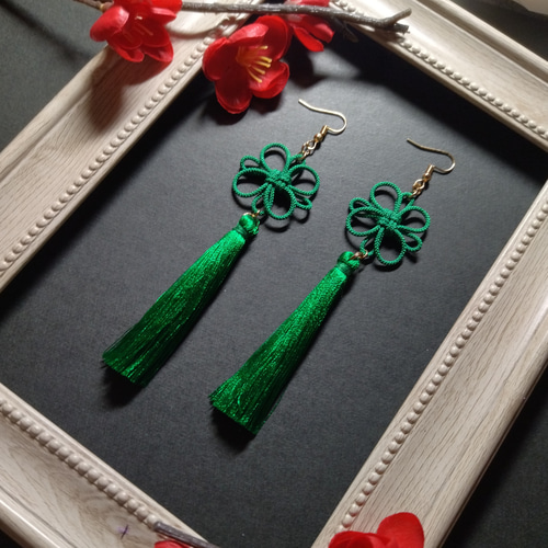 吉祥結びとタッセルのピアス(イヤリング)（緑）【チャイナ【中華【卒業