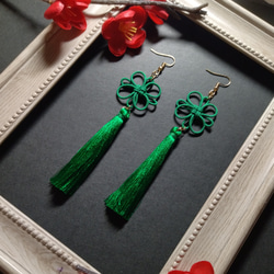 翡翠】八重菊結びとタッセルのピアス(イヤリング)（色オーダー可