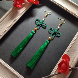 吉祥結びとタッセルのピアス(イヤリング)（深緑）【チャイナ【中華