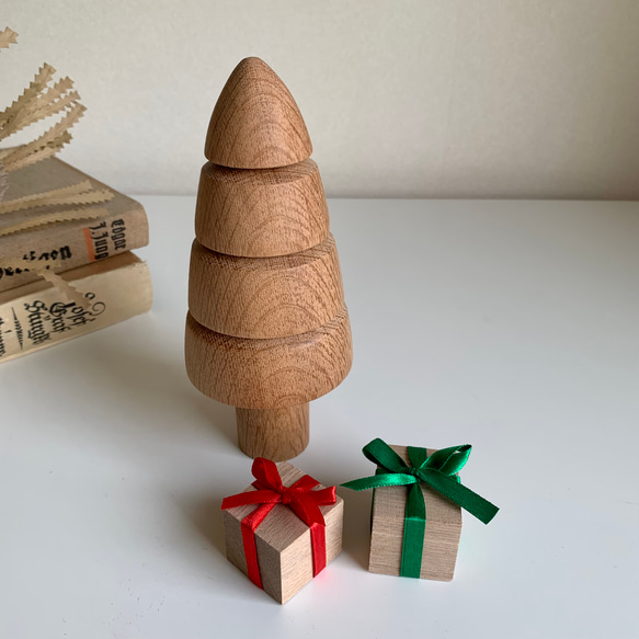 木製ツリー＋プレゼント2個　クリスマス　飾り　無垢材 2枚目の画像