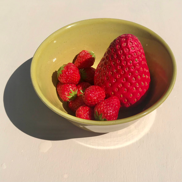 大きないちごのオブジェ 