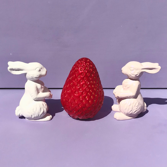 大きないちごのオブジェ 