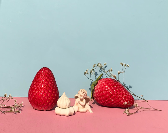 大きないちごのオブジェ 