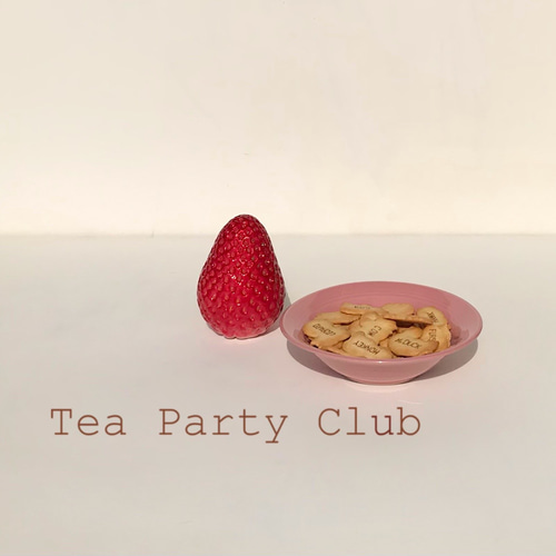 【美品】 人形　イチゴ　オブジェ　置物　インテリア　工芸品　美術品　A1220 ギフトラッピング無料 置物 かわいい 玄関 人形 人気 インテリア