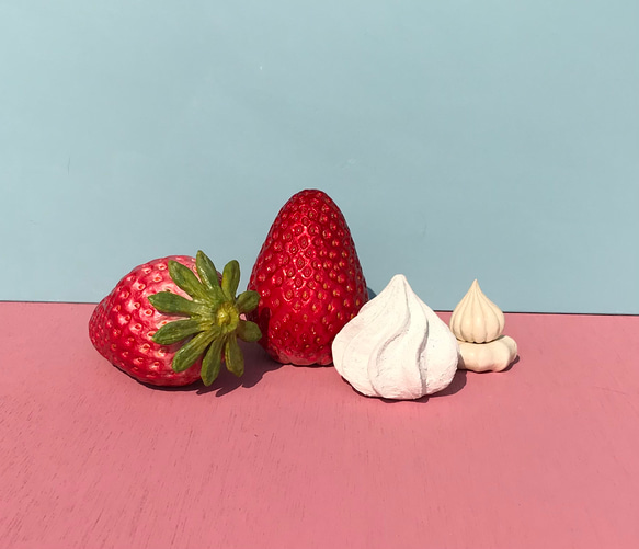 大きないちごのオブジェ 