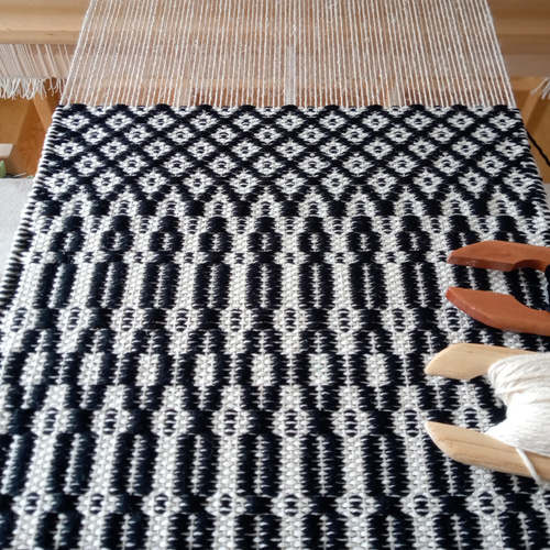 手織り】ローゼンゴン織の卓上マット（ブラック×ナチュラルホワイト