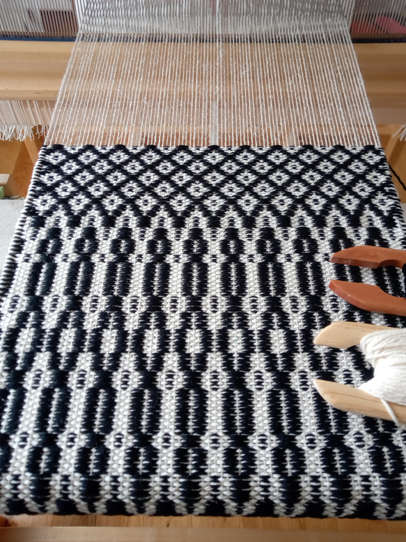 【手織り】ローゼンゴン織の卓上マット（ブラック×ナチュラルホワイト） 9枚目の画像