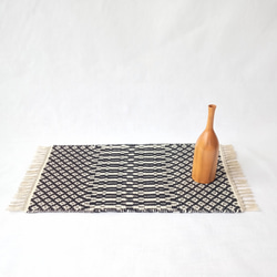【手織り】ローゼンゴン織の卓上マット（ブラック×ナチュラルホワイト） 6枚目の画像