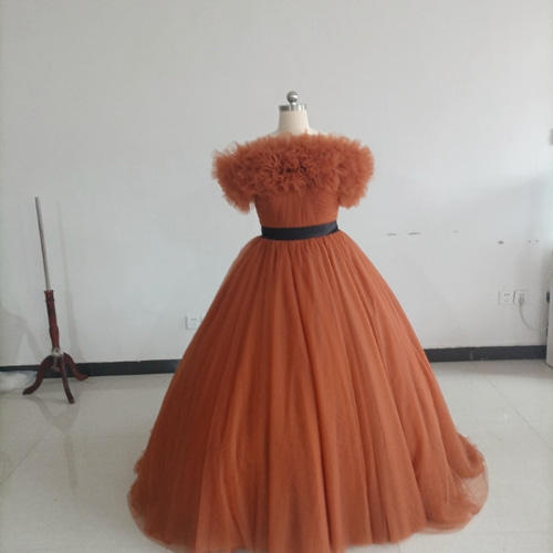 高品質！ パーティードレス テラコッタ色 トレーン ボリューミー  