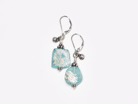 蘇打藍色鍍銀羅馬玻璃和小印度銀鈴鐺耳環 第4張的照片