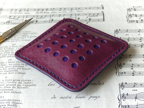 イタリア革のピンクッション／紫 2枚目の画像