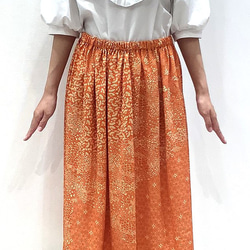 着物　スカート　オレンジ　四季草　扇　亀甲　和柄　和風　アップサイクル　シルク　サスティナブル 4枚目の画像