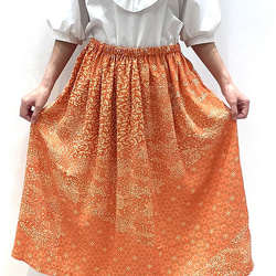 着物　スカート　オレンジ　四季草　扇　亀甲　和柄　和風　アップサイクル　シルク　サスティナブル 5枚目の画像