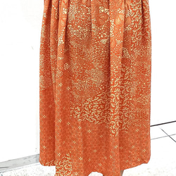 着物　スカート　オレンジ　四季草　扇　亀甲　和柄　和風　アップサイクル　シルク　サスティナブル 3枚目の画像