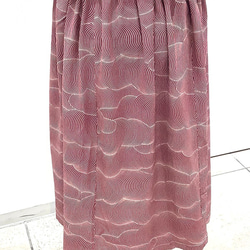 着物　スカート　赤紫　雲　和柄　和風　アップサイクル　シルク　サスティナブル 3枚目の画像
