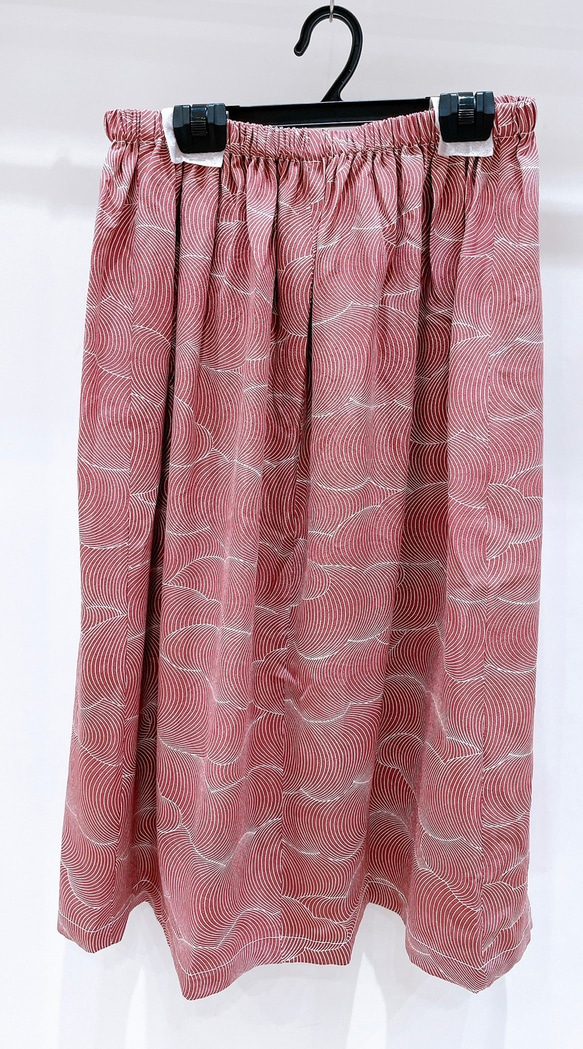 着物　スカート　赤紫　雲　和柄　和風　アップサイクル　シルク　サスティナブル 7枚目の画像