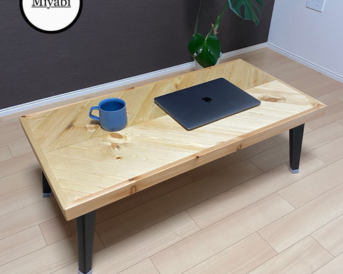 ヘリンボーンのローテーブル【ハンドメイド家具】 ヘリンボーンの木製ローテーブル【ハンドメイド家具】 - メルカリ