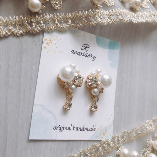 ゆらゆら揺れる華やかシンプルビジューピアス イヤリング ピアス