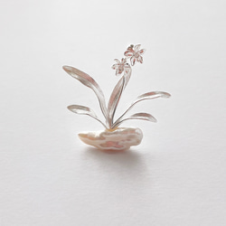 冬の花、水仙のパールブローチ　sv925 1枚目の画像