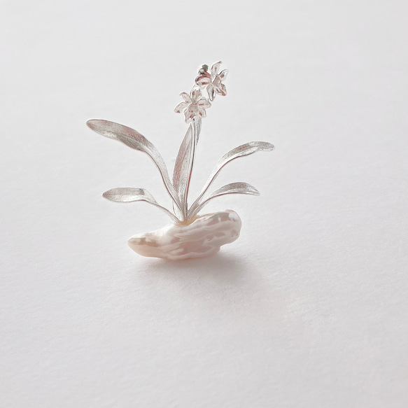 冬の花、水仙のパールブローチ　sv925 3枚目の画像