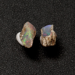 【053 Opal Fest 2022】 エチオピアンオパール 鉱物原石 ピアス 天然石 アクセサリー 2枚目の画像