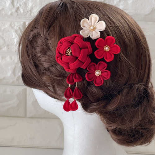 カメリア つまみ細工 髪飾り❁﻿赤*濃赤(えんじ)*生成(アイボリー