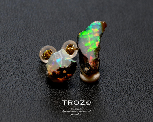 057 Opal Fest 2022】 エチオピアンオパール 鉱物原石 K18(18金)ピアス