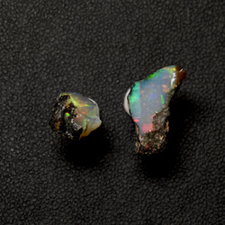 【057 Opal Fest 2022】 エチオピアンオパール 鉱物原石 K18(18金)ピアス 天然石 アクセサリー 3枚目の画像