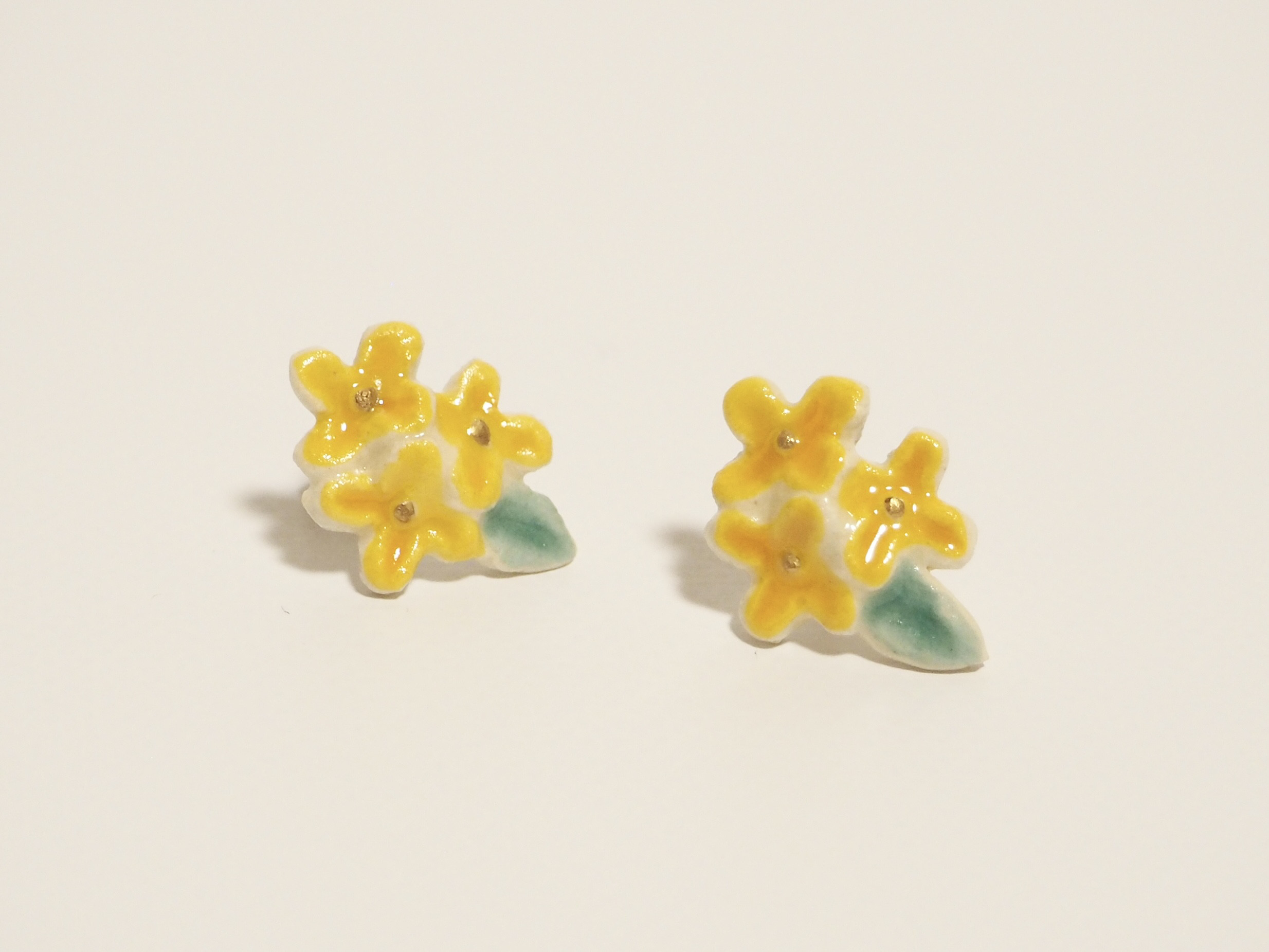 ブローチ イヤリング 水牛 彫刻 花 楕円ツイスト D2＆963 627 697 ブローチ イヤリング 水牛 彫刻 花 楕円ツイスト D2＆963 627