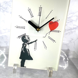 ［送料無料］バンクシー 壁掛け 卓上  時計 お洒落プレゼント 彼氏にプレゼント 絶対に喜ばれる 4枚目の画像