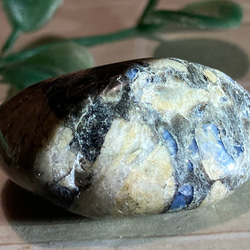 リラクゼーションの石໒꒱　ケセラストーン　原石　タンブル 3枚目の画像