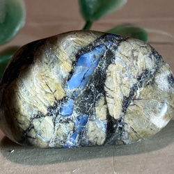 リラクゼーションの石໒꒱　ケセラストーン　原石　タンブル 2枚目の画像