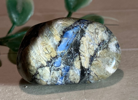 リラクゼーションの石໒꒱　ケセラストーン　原石　タンブル 2枚目の画像