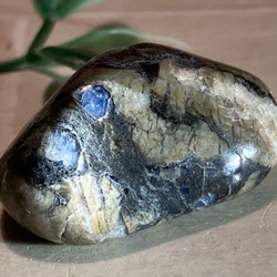 リラクゼーションの石໒꒱　ケセラストーン　原石　タンブル 1枚目の画像