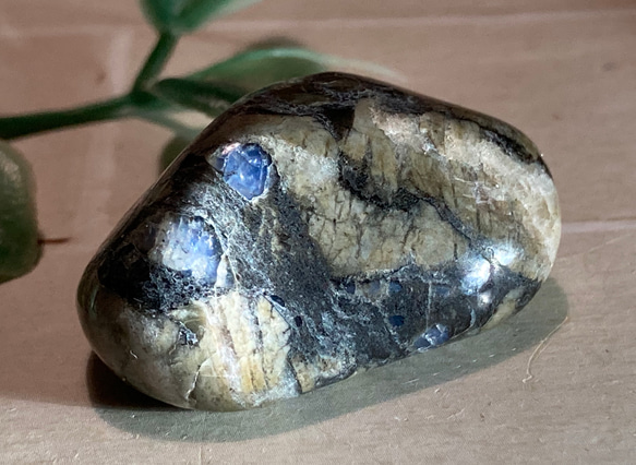 リラクゼーションの石໒꒱　ケセラストーン　原石　タンブル 1枚目の画像