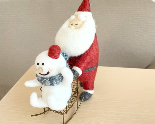 ロッキングチェアであそぶスノーマンとサンタさん【一点限り】 羊毛