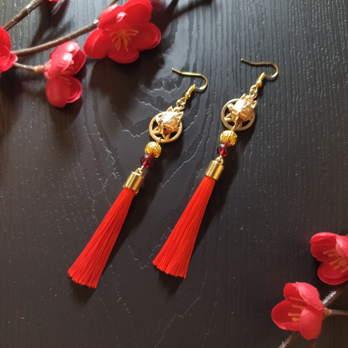 サブカル】狐面とタッセルのピアス(イヤリング)（赤）【チャイナ【中華