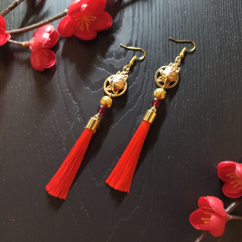 サブカル】狐面とタッセルのピアス(イヤリング)（赤）【チャイナ【中華