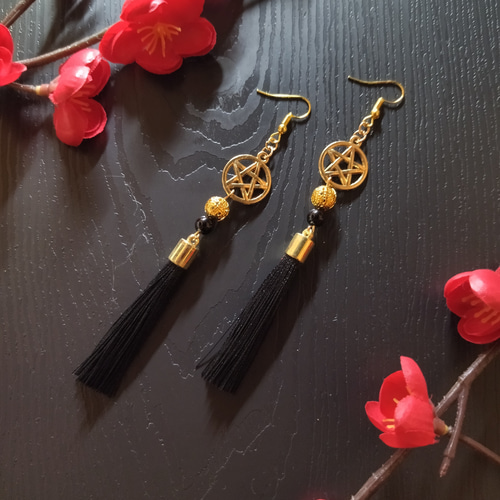 五芒星とタッセルのピアス(イヤリング)（黒）【サブカル【和ゴス【卒業