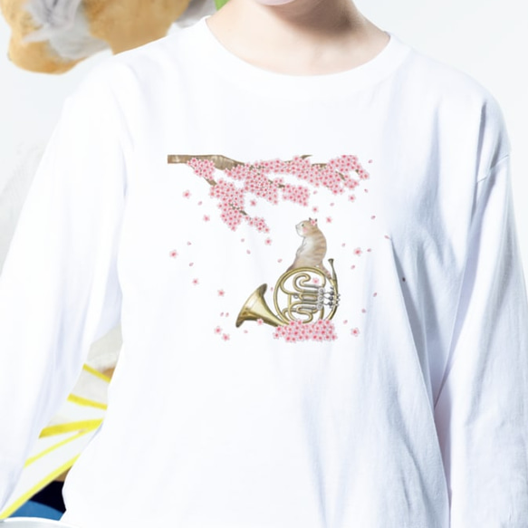 桜とホルン猫の長袖Ｔシャツ(白) 2枚目の画像