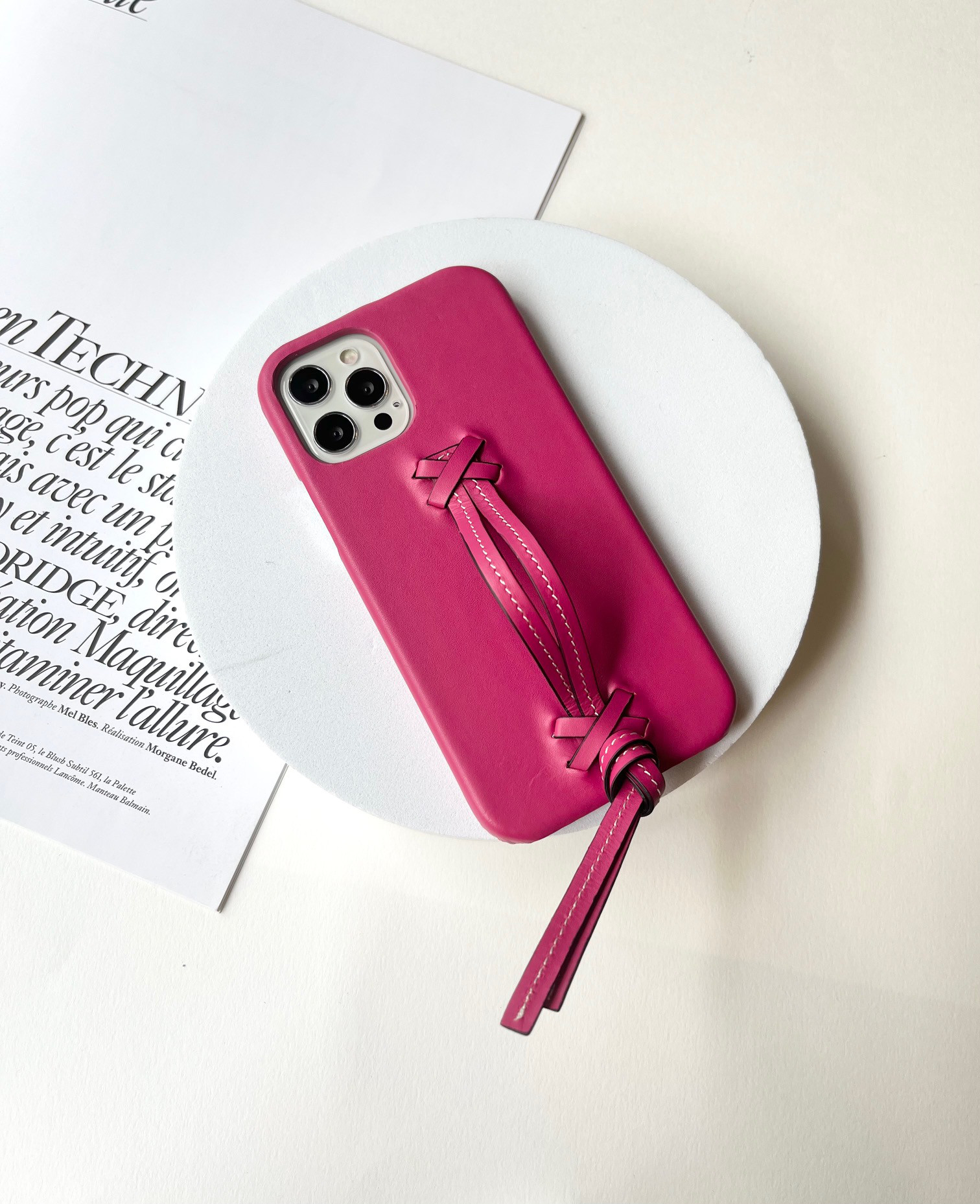 名入れ可　本革 ハンドストラップ付き　落下防止　革　名入れ レザースマホケース　ピンク