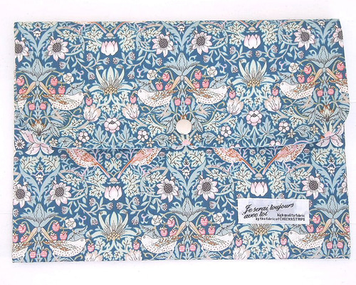 ウィリアム・モリス×リバティ 母子手帳ケース ストロベリー・シーフ