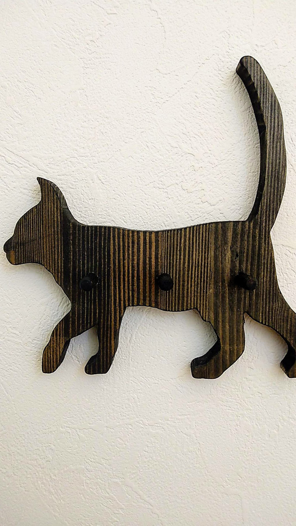 ネコちゃんの形の　キーハンガー　　壁から生えたシリーズ 9枚目の画像