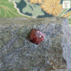 ガーネット原石（母岩付き）【アラスカ産】 1枚目の画像