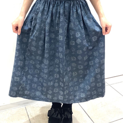 着物　スカート　青　絣　幾何学　和柄　和風　アップサイクル　シルク　サスティナブル 1枚目の画像