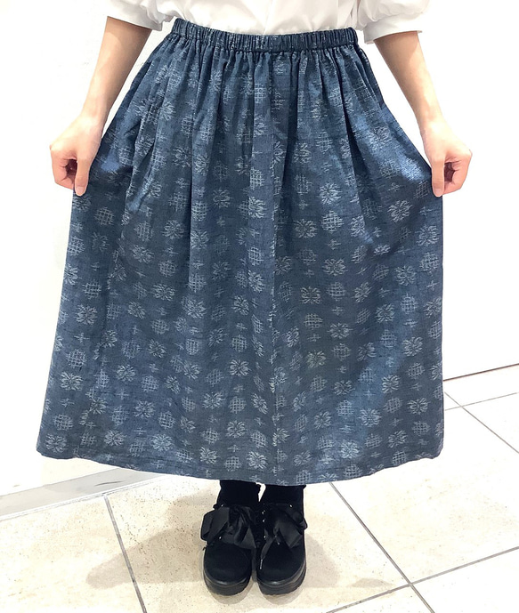 着物　スカート　青　絣　幾何学　和柄　和風　アップサイクル　シルク　サスティナブル 1枚目の画像