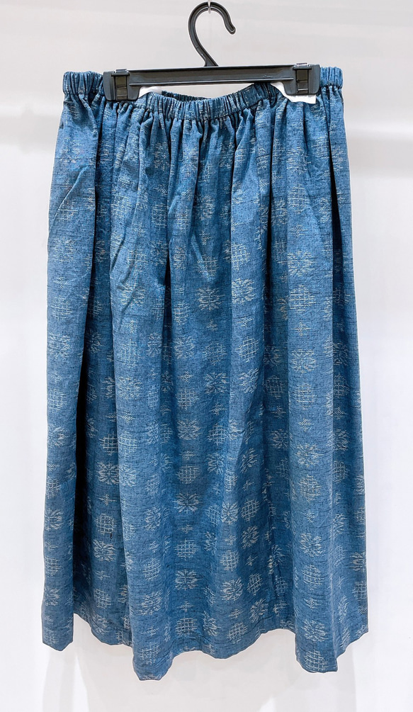 着物　スカート　青　絣　幾何学　和柄　和風　アップサイクル　シルク　サスティナブル 6枚目の画像