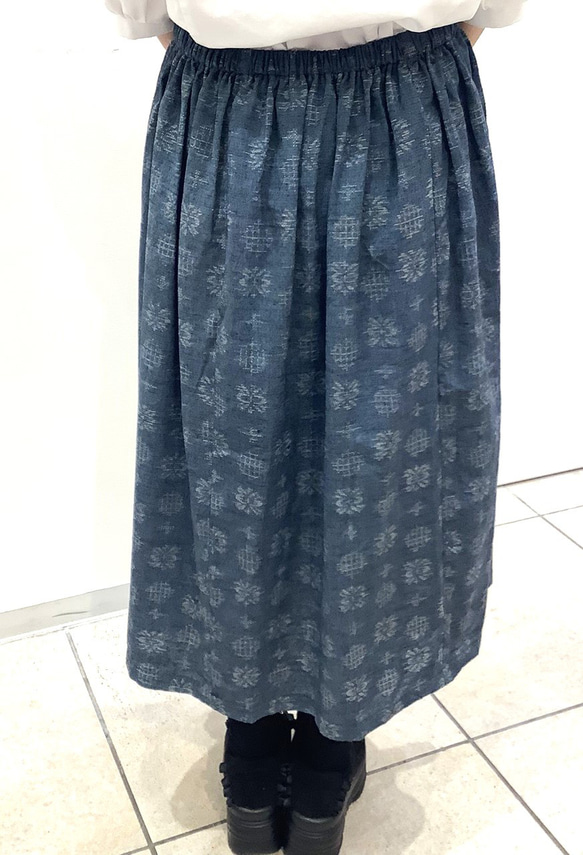 着物　スカート　青　絣　幾何学　和柄　和風　アップサイクル　シルク　サスティナブル 3枚目の画像