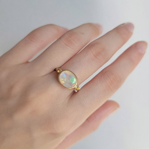 K18 オパール オーバルカット リング K18プレシャスオパールのオーバルカット覆輪留めリング ～Iris